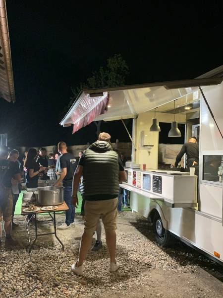 Notre unité mobile en action pour la préparation du dîner organisé par IMODIS LE 7 octobre 2023 à SAESSOLSHEIM