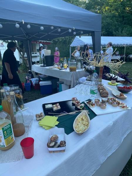 Buffet des apéritifs avant le service rôtisserie formule gala mariage Riebel/Hauser