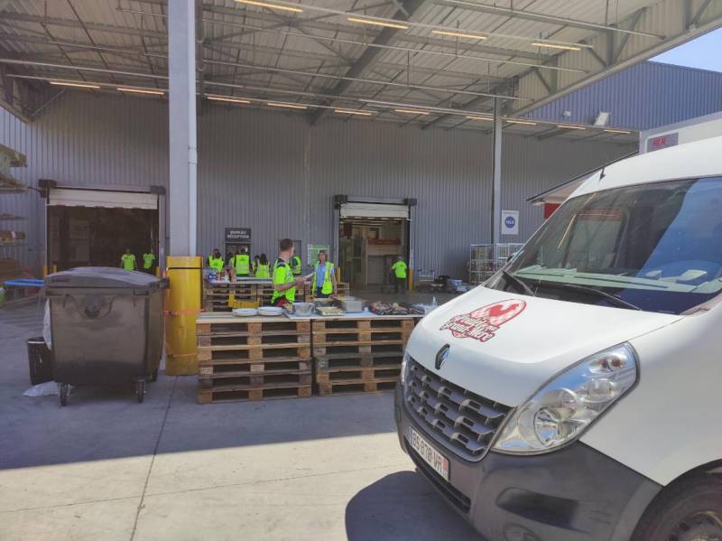positionnement de notre rôtisserie à proximlité du lieu du repas de la société LEROY MERLIN