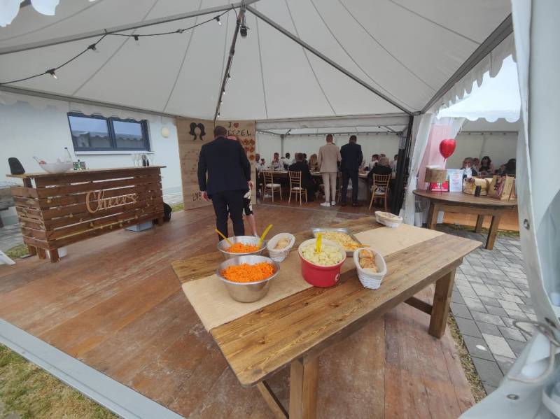 Présentation des accompagnements accompagnant les rôtis cuisinés dans notre rôtisserie nomade