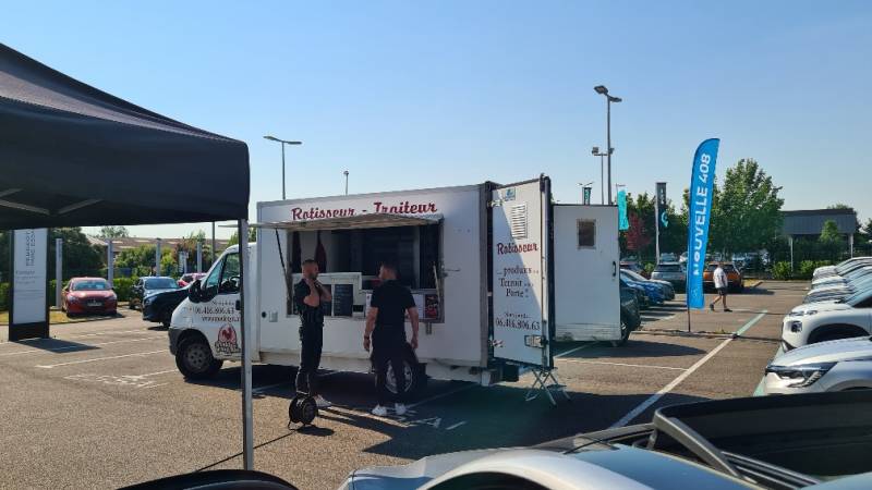 stand portes ouvertes garge peugeot et Audi